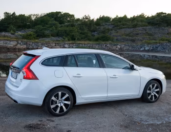 Volvo V60 D6 Plug-In Hybrid [Worldwide] '2013–18