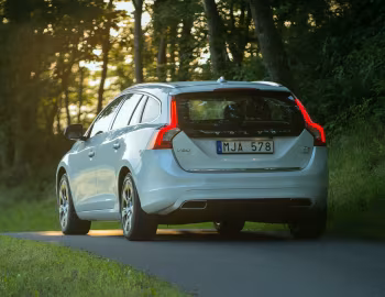 Volvo V60 D6 Plug-In Hybrid [Worldwide] '2013–18