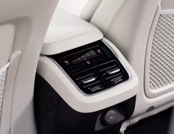 Interior Volvo V60 B4 Inscription [UK-spec] '2020–pr.