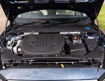 Sous la capuche Volvo V60 B4 Inscription [UK-spec] '2020–pr.
