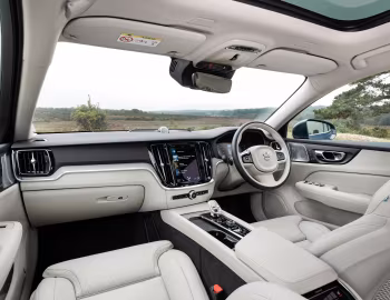 Interior Volvo V60 B4 Inscription [UK-spec] '2020–pr.