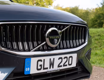 Volvo V60 B4 Inscription [UK-spec] '2020–pr.