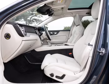 Interior Volvo V60 B4 Inscription [UK-spec] '2020–pr.