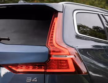 Volvo V60 B4 Inscription [UK-spec] '2020–pr.