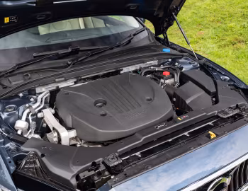 Bajo el capó Volvo V60 B4 Inscription [UK-spec] '2020–pr.