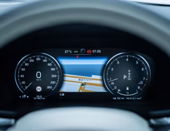 Painel Volvo V60 B4 Momentum [Japan] '2020–pr.