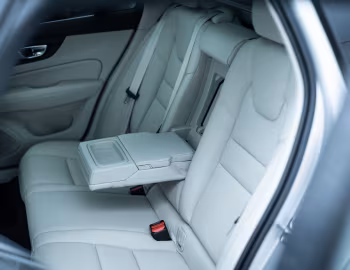 Interior Volvo V60 B4 Momentum [Japan] '2020–pr.