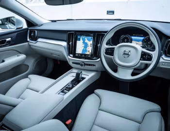 Panneau avant Volvo V60 B4 Momentum [Japan] '2020–pr.