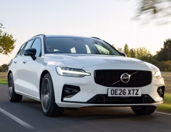 Volvo V60 B4 Plus [UK-spec] '2024–pr.