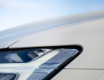 Volvo V60 B4 Plus [UK-spec] '2024–pr.
