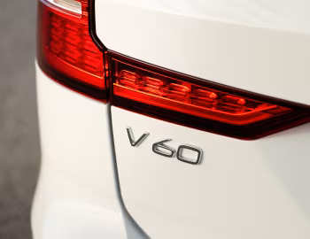 Volvo V60 B4 Plus [UK-spec] '2024–pr.