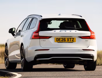 Volvo V60 B4 Plus [UK-spec] '2024–pr.