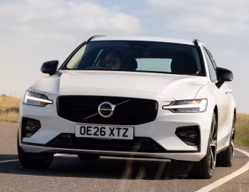Volvo V60 B4 Plus [UK-spec] '2024–至今