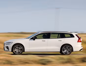 Volvo V60 B4 Plus [UK-spec] '2024–pr.