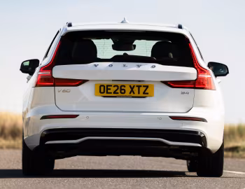 Volvo V60 B4 Plus [UK-spec] '2024–pr.