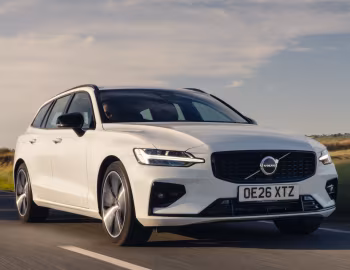 Volvo V60 B4 Plus [UK-spec] '2024–pr.