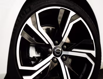 Volvo V60 B4 Plus [UK-spec] '2024–pr.
