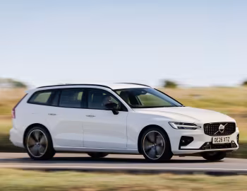 Volvo V60 B4 Plus [UK-spec] '2024–pr.