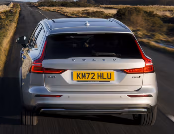 Volvo V60 B5 AWD Cross Country [UK-spec] '2021–н.в.