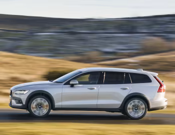 Volvo V60 B5 AWD Cross Country [UK-spec] '2021–н.в.