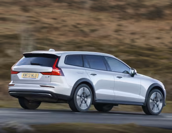 Volvo V60 B5 AWD Cross Country [UK-spec] '2021–н.в.