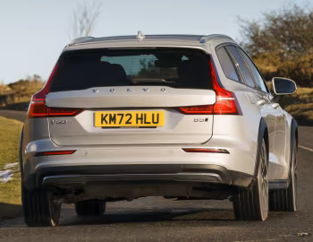 Volvo V60 B5 AWD Cross Country [UK-spec] '2021–н.в.