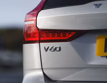 Volvo V60 B5 AWD Cross Country [UK-spec] '2021–pr.