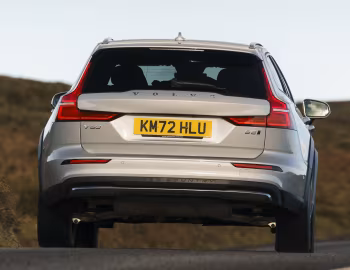 Volvo V60 B5 AWD Cross Country [UK-spec] '2021–н.в.