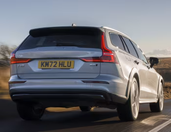Volvo V60 B5 AWD Cross Country [UK-spec] '2021–н.в.