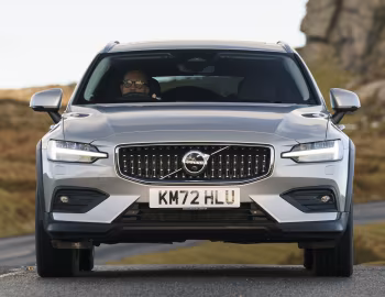 Volvo V60 B5 AWD Cross Country [UK-spec] '2021–н.в.