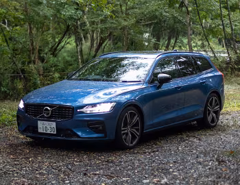 Volvo V60 B5 R-Design [Japan] '2020–pr.