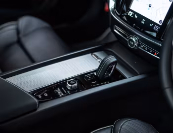 Interior Volvo V60 B5 R-Design [Japan] '2020–pr.