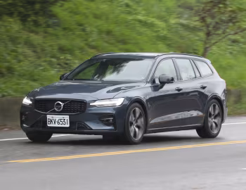 Volvo V60 B5 R-Design [Taiwan] '2021–pr.