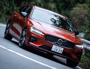 Volvo V60 B5 R-Design [Japan] '2020–pr.