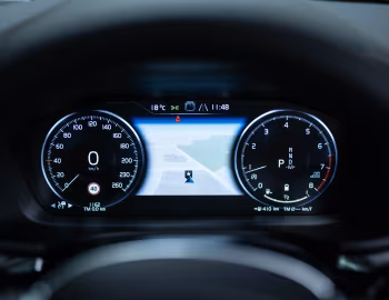 Painel Volvo V60 B5 R-Design [Japan] '2020–pr.