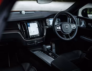 Intérieur Volvo V60 B5 R-Design [Japan] '2020–pr.