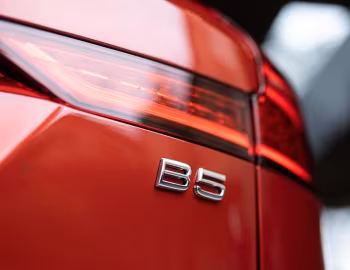 Volvo V60 B5 R-Design [Japan] '2020–pr.