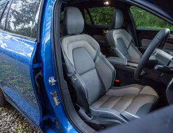 Interior Volvo V60 B5 R-Design [Japan] '2020–pr.