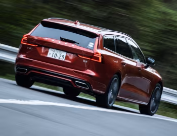 Volvo V60 B5 R-Design [Japan] '2020–pr.