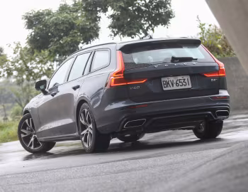 Volvo V60 B5 R-Design [Taiwan] '2021–pr.