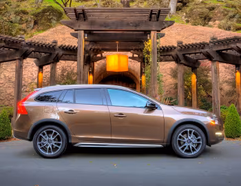 2015–18 Volvo V60 T5 Cross Country [North America] '2015–18