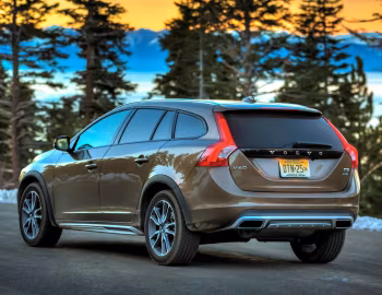 2015–18 Volvo V60 T5 Cross Country [North America] '2015–18