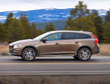2015–18 Volvo V60 T5 Cross Country [North America] '2015–18