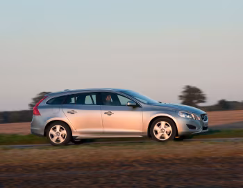 Volvo V60 D3 [UK-spec] '2010–13