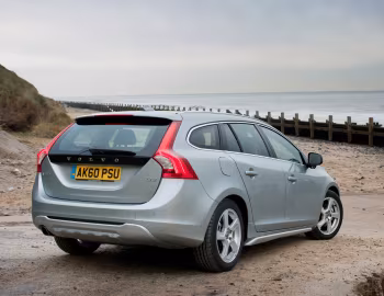 Volvo V60 D3 [UK-spec] '2010–13