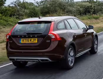 Volvo V60 D3 Cross Country [UK-spec] '2015–18