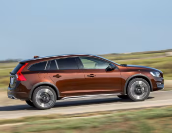 Volvo V60 D4 Cross Country [Worldwide] '2015–18