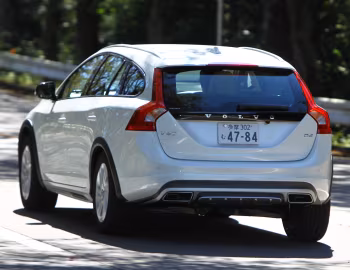 Volvo V60 D4 Cross Country [Japan] '2015–18
