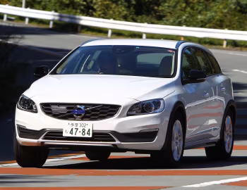 Volvo V60 D4 Cross Country [Japan] '2015–18