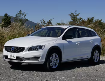 Volvo V60 D4 Cross Country [Japan] '2015–18
